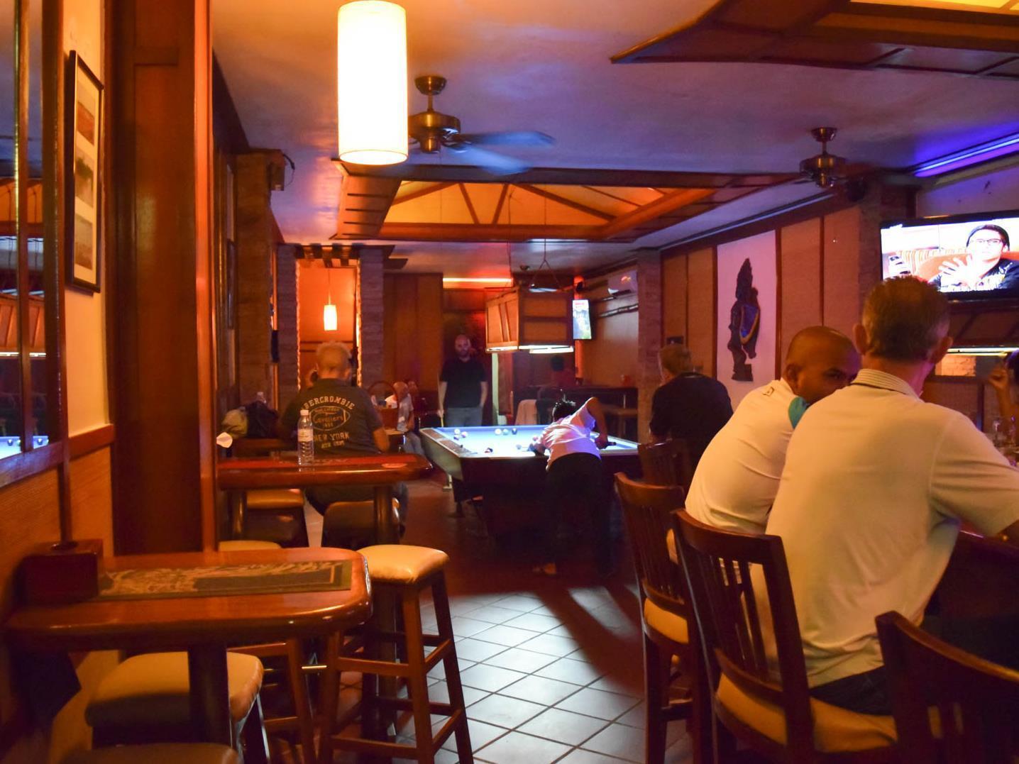 Bar Oz Riverside Guesthouse Phnom Penh Bagian luar foto